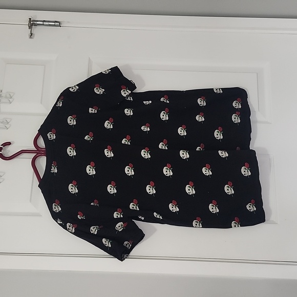 Eighty Eight Brand black tshirt with skull and rose pattern - Picture 3 of 6